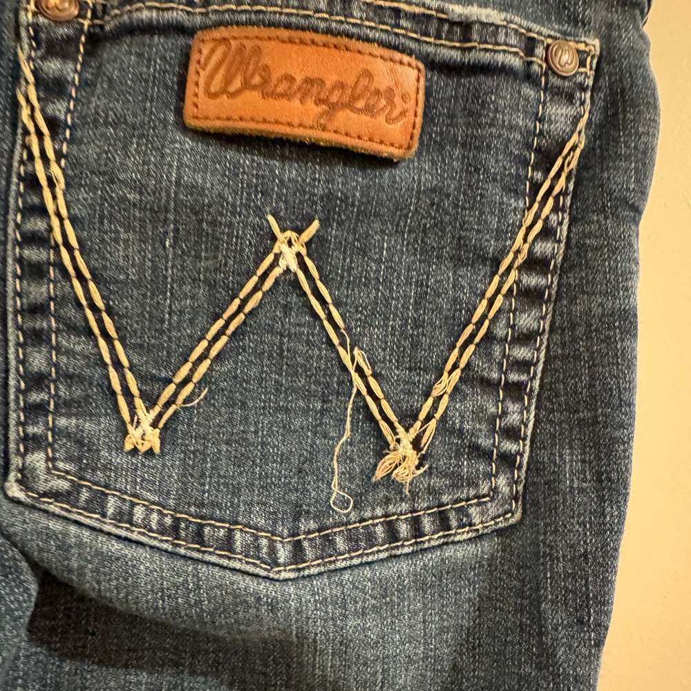 Wrangler Classic Blue Women's Jeans - Picture 6 of 6